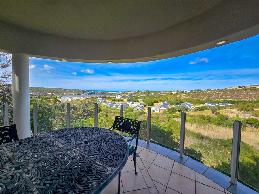 5 Bedroom Property for Sale in Stilbaai Wes Western Cape